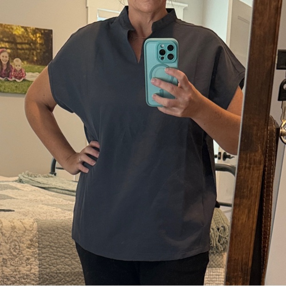 NWT Mandala Women’s Mandarin Dolman Scrub Top-small (Pewter)